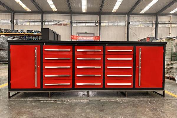 چگونه ابزارهای خود را با کابینت گاراژ قابل جابجایی 40 کشو سازماندهی کنید