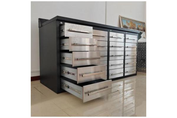 میز کار گاراژ یکی از موارد ضروری است