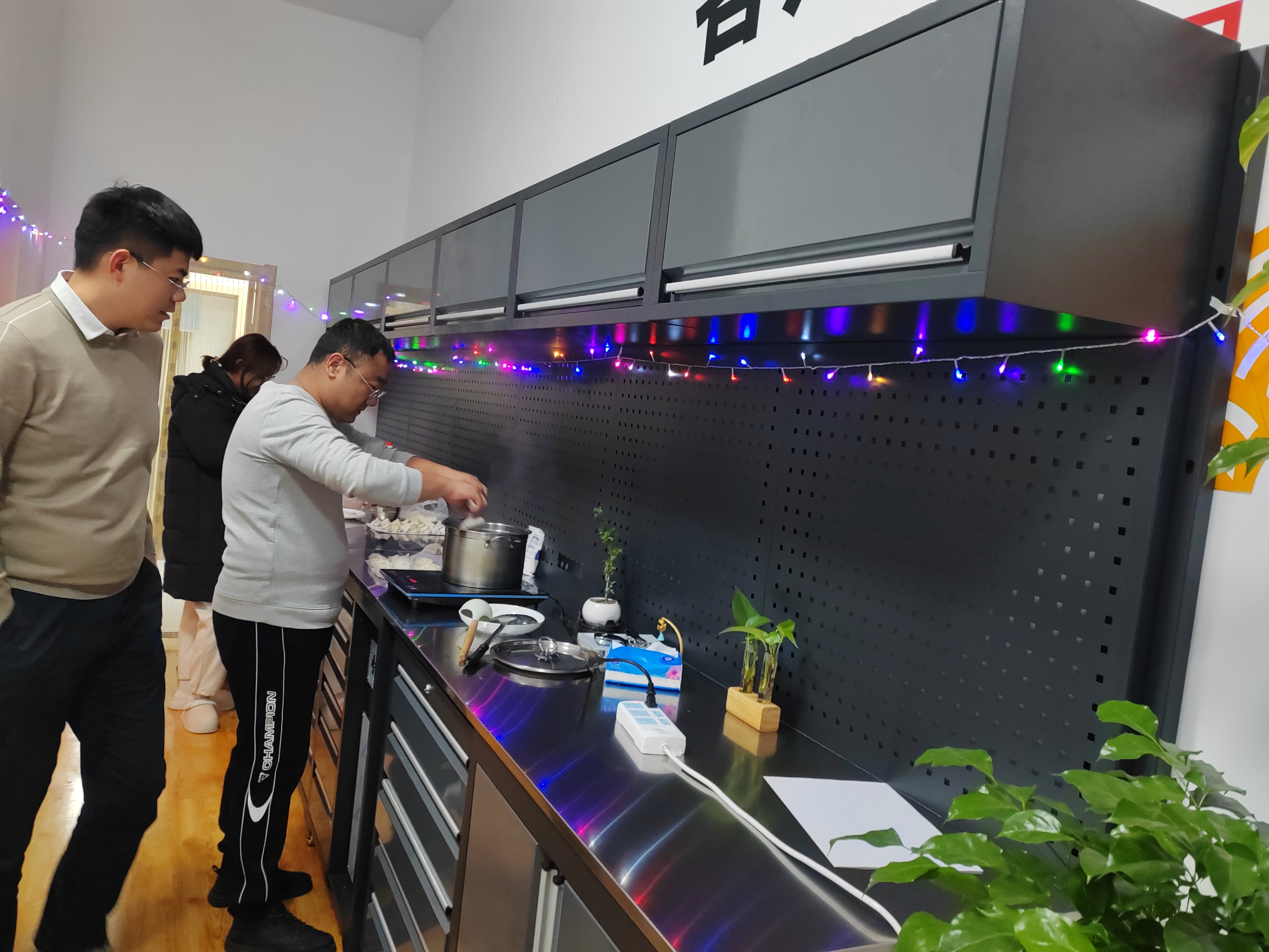 کابینت ابزار چند منظوره، کار آخر هفته، با هم کوفته درست کنید